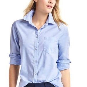 GAP Chambray Shrunken Boyfriend Button Down Shirt